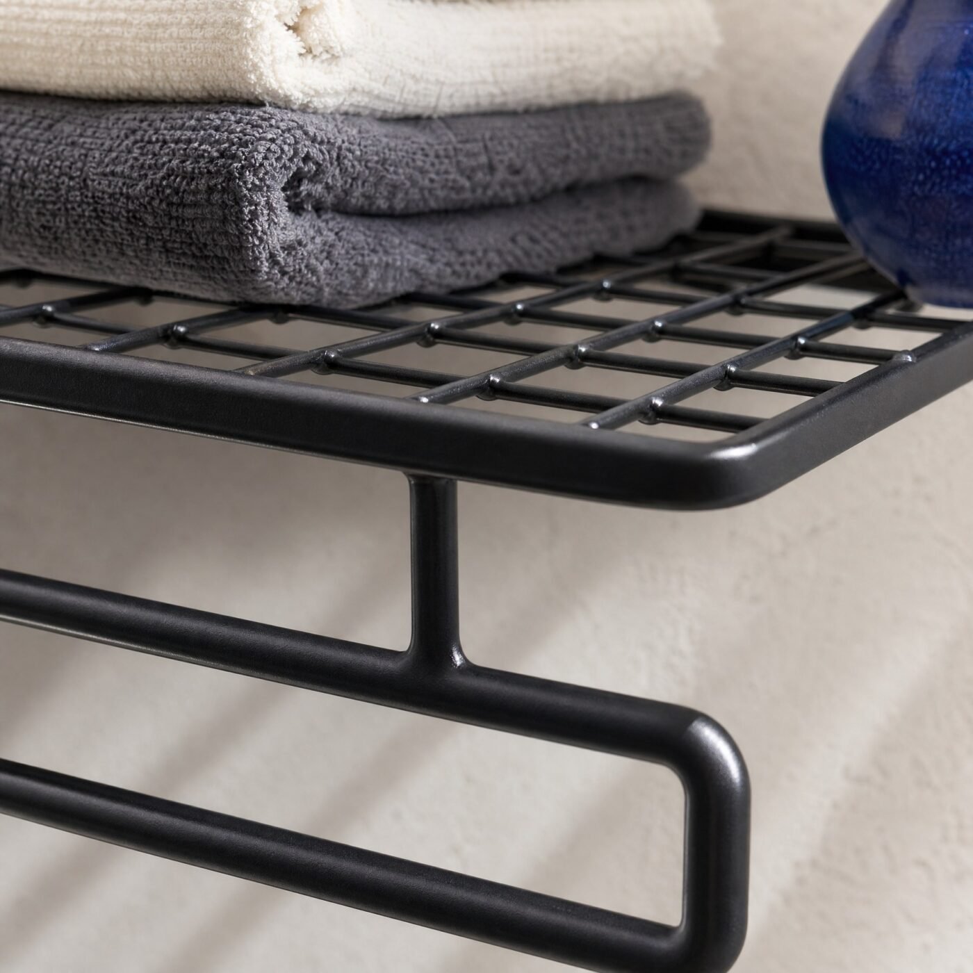 Wire Shelf with Hanging Rail, 45 cm — detail